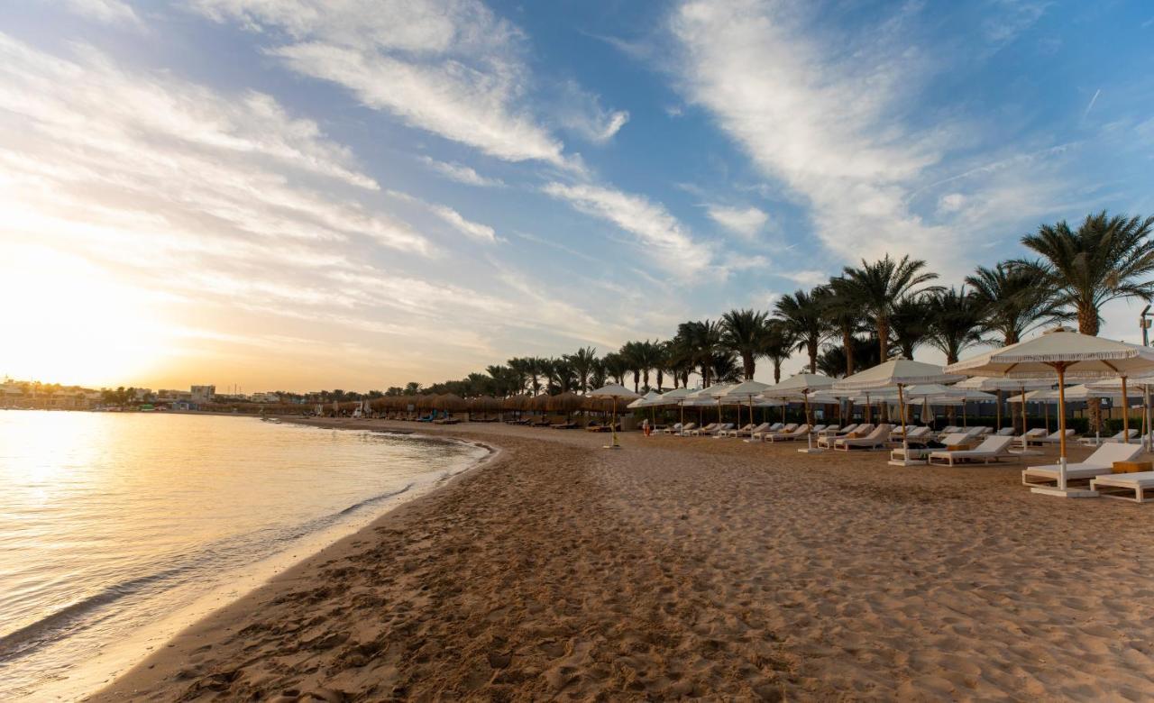 Sunrise Tucana Resort Grand Select Hurghada Exteriér fotografie Sunset at the beach of the Hilton Sharm El Sheikh Resort